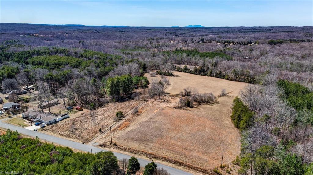 308 Floyd Road Eden, NC 27288 - Photo 3 of 19 Gallery Image 3