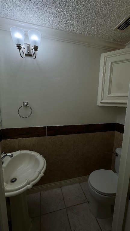 3600 Jeanetta Street, Unit 1301 Houston, TX 77063 - Photo 11 of 21 a bathroom with a sink toilet and mirror