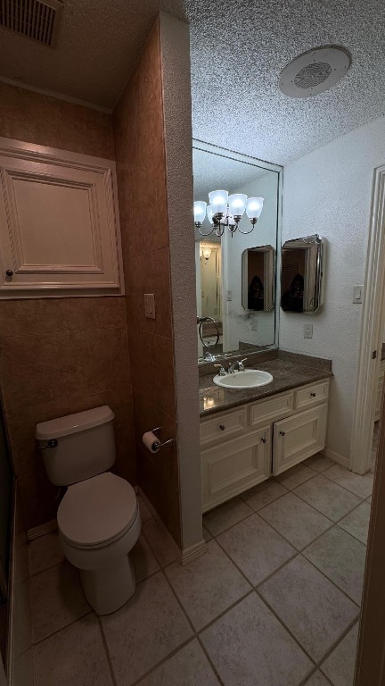 3600 Jeanetta Street, Unit 1301 Houston, TX 77063 - Photo 17 of 21 a bathroom with a toilet a sink and mirror