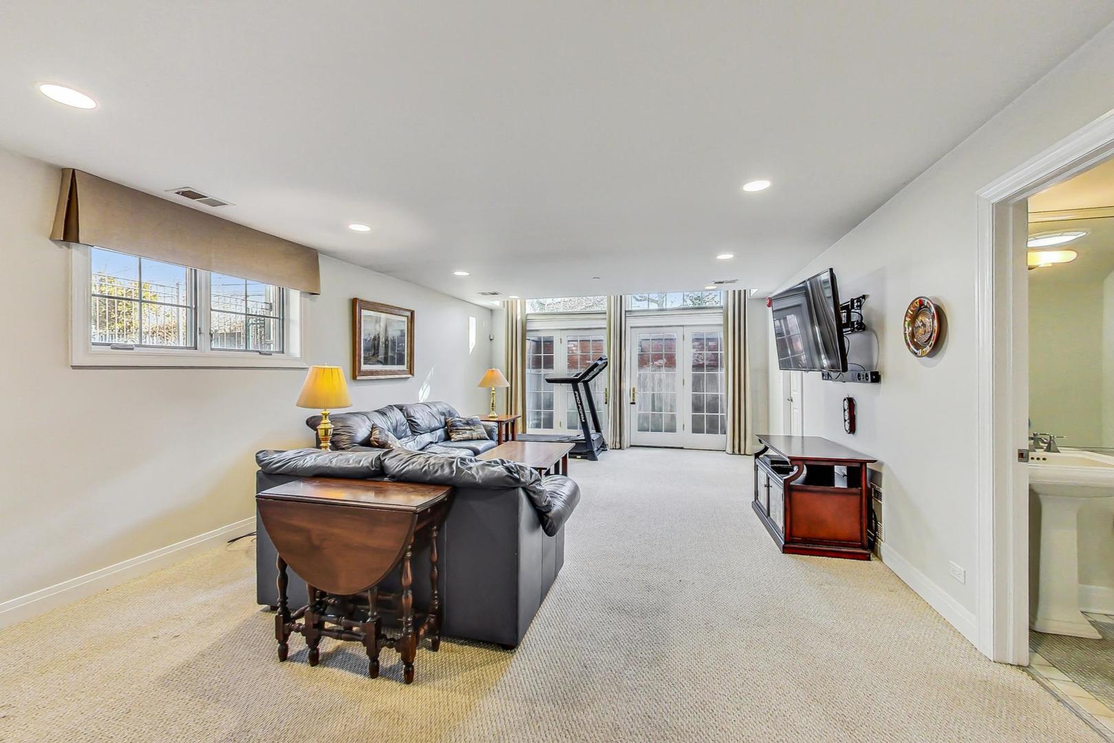 116 South Dee Road Park Ridge, IL 60068 - Photo 8 of 39 Gallery Image 8