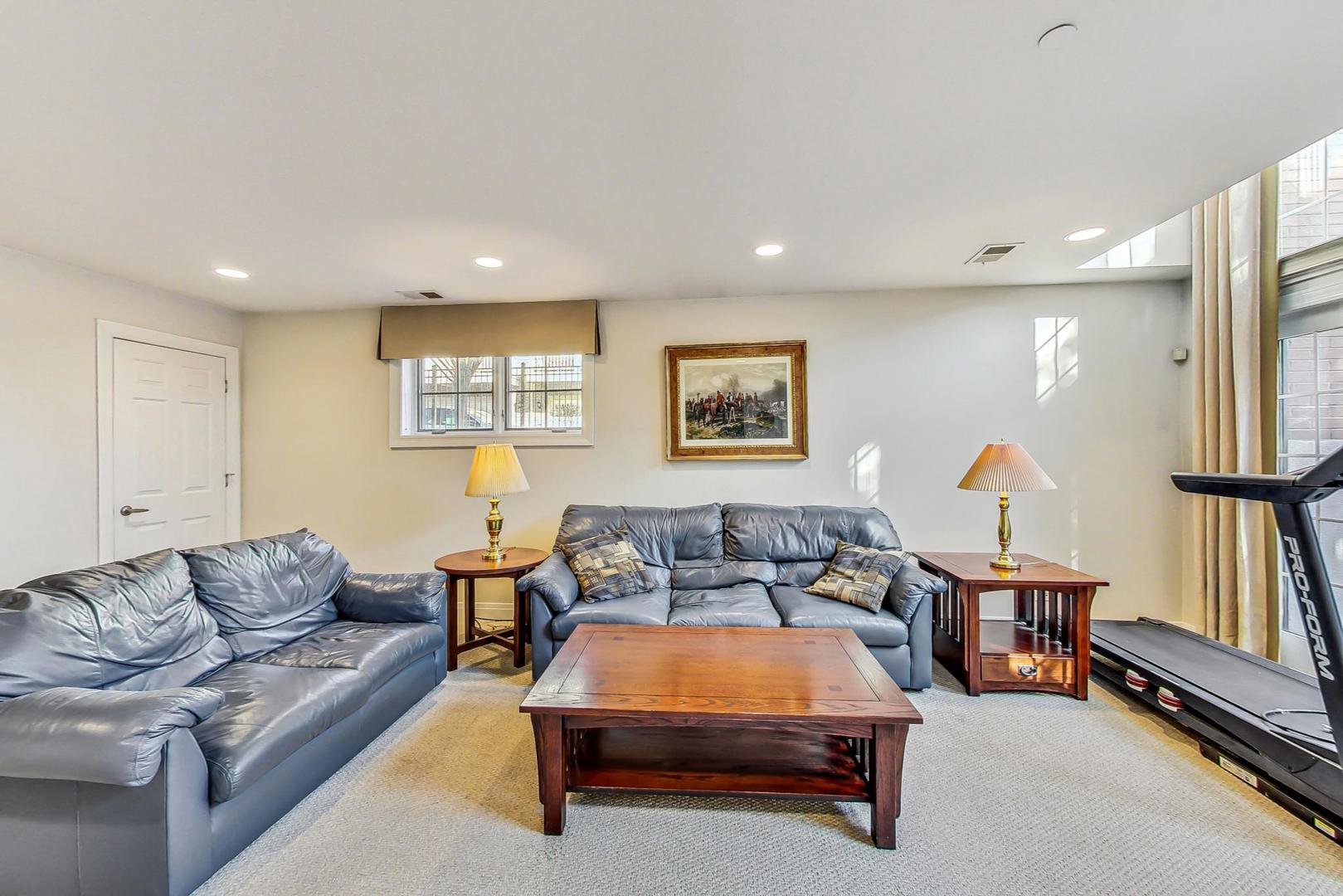 116 South Dee Road Park Ridge, IL 60068 - Photo 9 of 39 Gallery Image 9