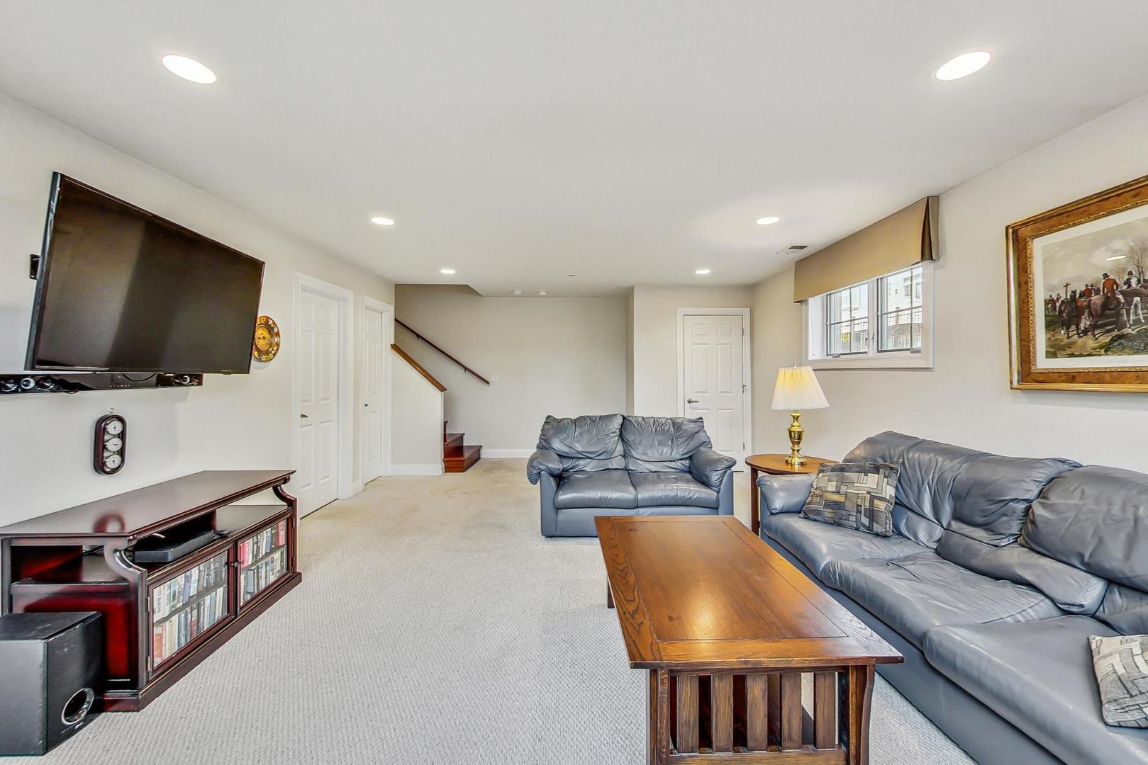 116 South Dee Road Park Ridge, IL 60068 - Photo 10 of 39 Gallery Image 10