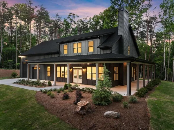 $689,900 | 124 Fox Valley Road, Clarkesville, GA 30523