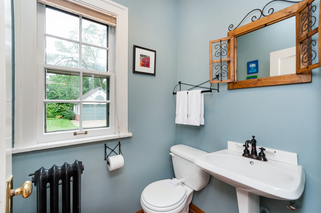511 Lathrop Avenue River Forest, IL 60305 - Photo 13 of 25 a bathroom with a toilet sink and mirror