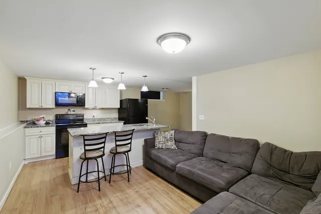 $175,000 | 9 Brewer Street, Unit 1, New London, CT 06320