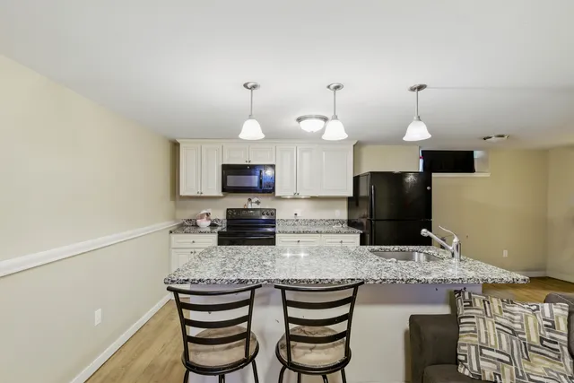 $175,000 | 9 Brewer Street, Unit 1, New London, CT 06320