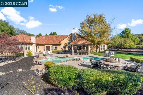 $3,900,000 | 5655 Bruce Drive, Danville, CA 94588