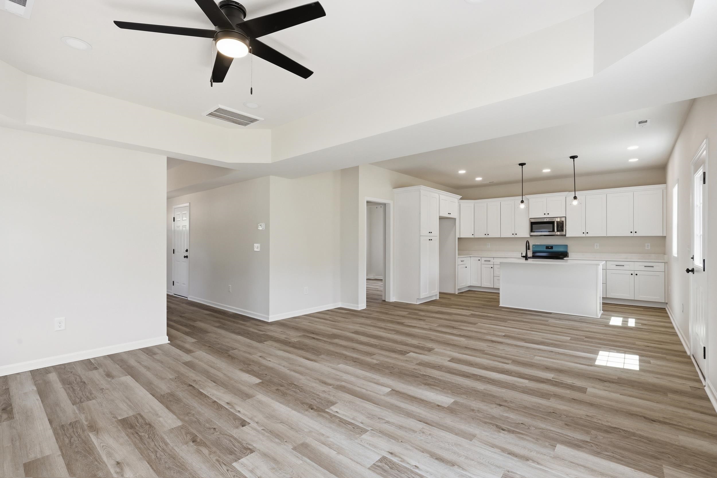409 Wyatt Road Piedmont, SC 29673 - Photo 4 of 37