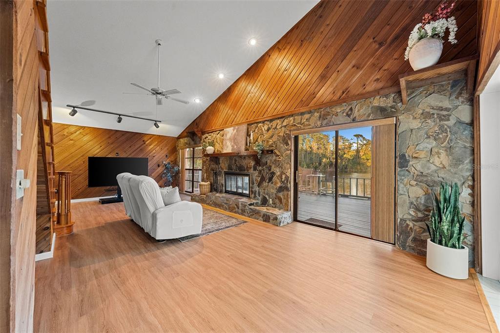 17301 Estes Road Lutz, FL 33548 - Photo 12 of 56