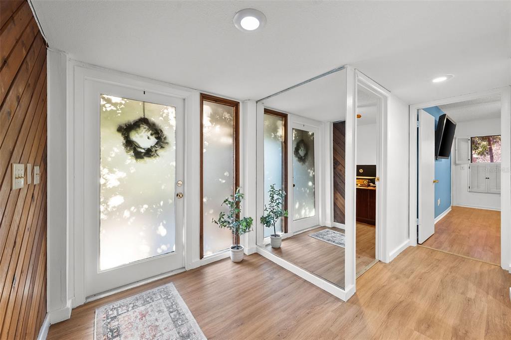 17301 Estes Road Lutz, FL 33548 - Photo 4 of 56