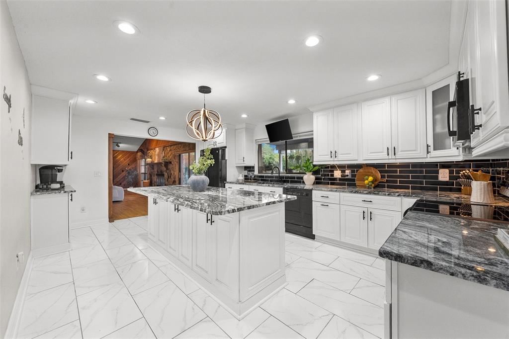 17301 Estes Road Lutz, FL 33548 - Photo 8 of 56