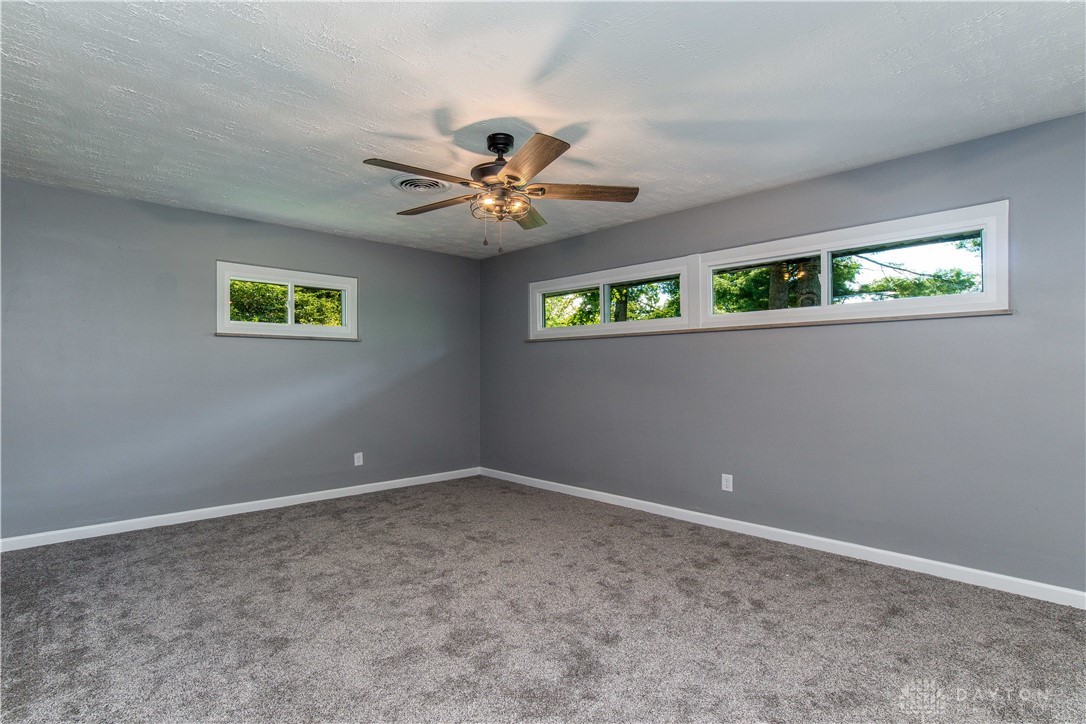 391 Darst Road Dayton, OH 45440 - Photo 12 of 37
