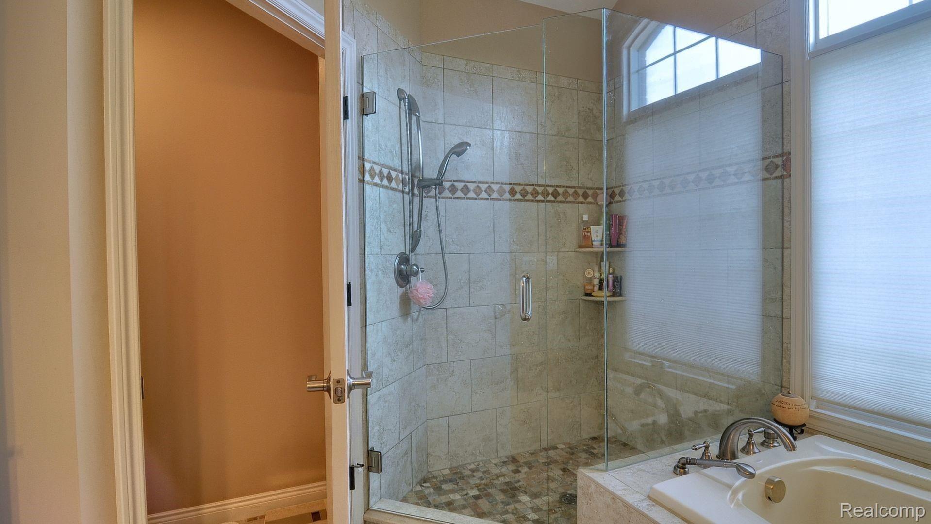 4644 Oakhurst Ridge Road Clarkston, MI 48348 - Photo 20 of 37 MOM 23 Master-Bathroom-2nd-View (1).jpg