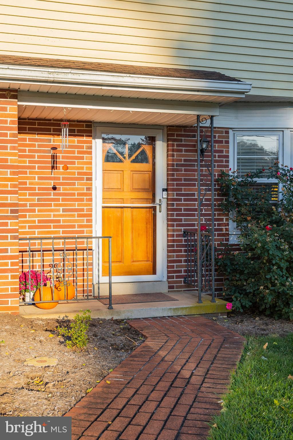 42 Wolf Road Akron, PA 17501 - Photo 3 of 50