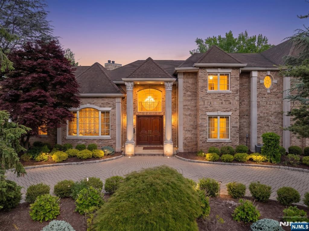 27 Roberts Road Englewood Cliffs, NJ 07632 - Photo 4 of 44
