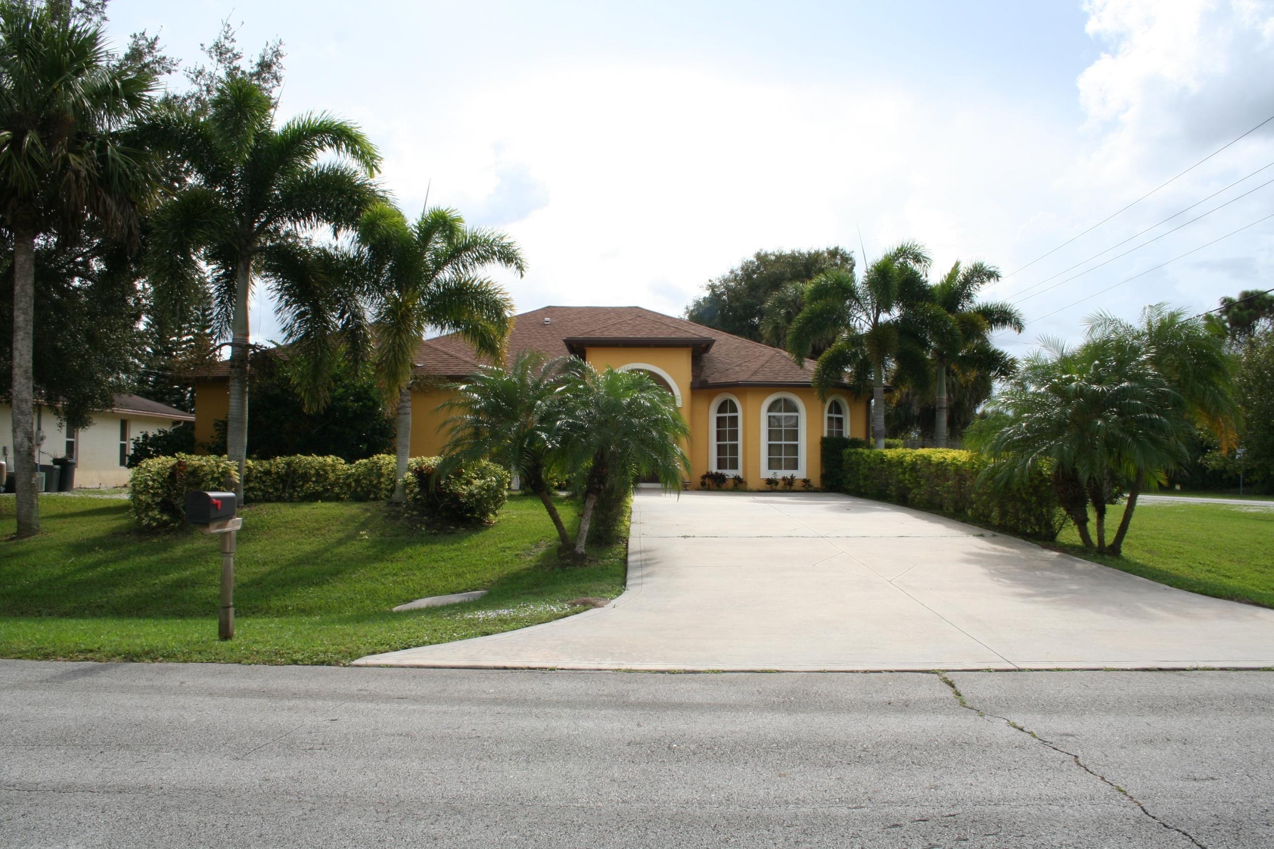 7607 Hibiscus Road Fort Pierce, FL 34951 - Photo 30 of 31 Front