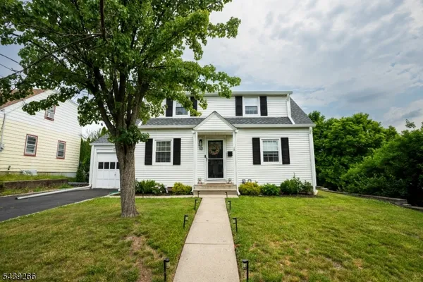 $677,700 | 52 Knollwood Terrace, Clifton, NJ 07012