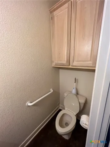 a view of a back yard