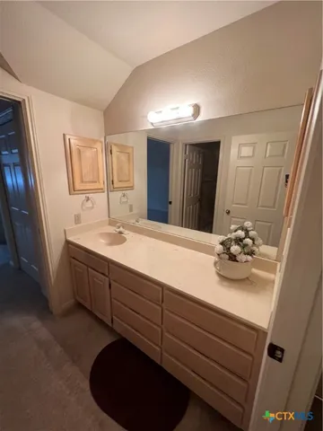 $2,900 | 184 East Lincoln Street, New Braunfels, TX 78130