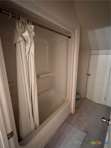 $2,900 | 184 East Lincoln Street, New Braunfels, TX 78130