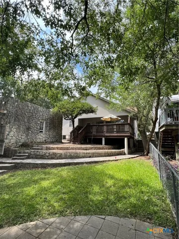 $2,900 | 184 East Lincoln Street, New Braunfels, TX 78130