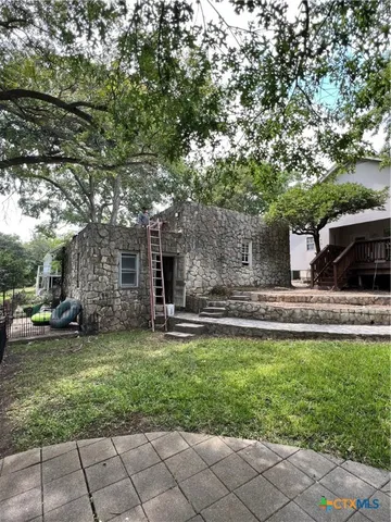 $2,900 | 184 East Lincoln Street, New Braunfels, TX 78130