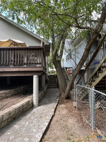 $2,900 | 184 East Lincoln Street, New Braunfels, TX 78130