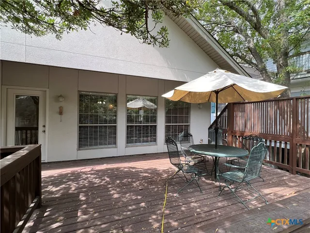 $2,900 | 184 East Lincoln Street, New Braunfels, TX 78130