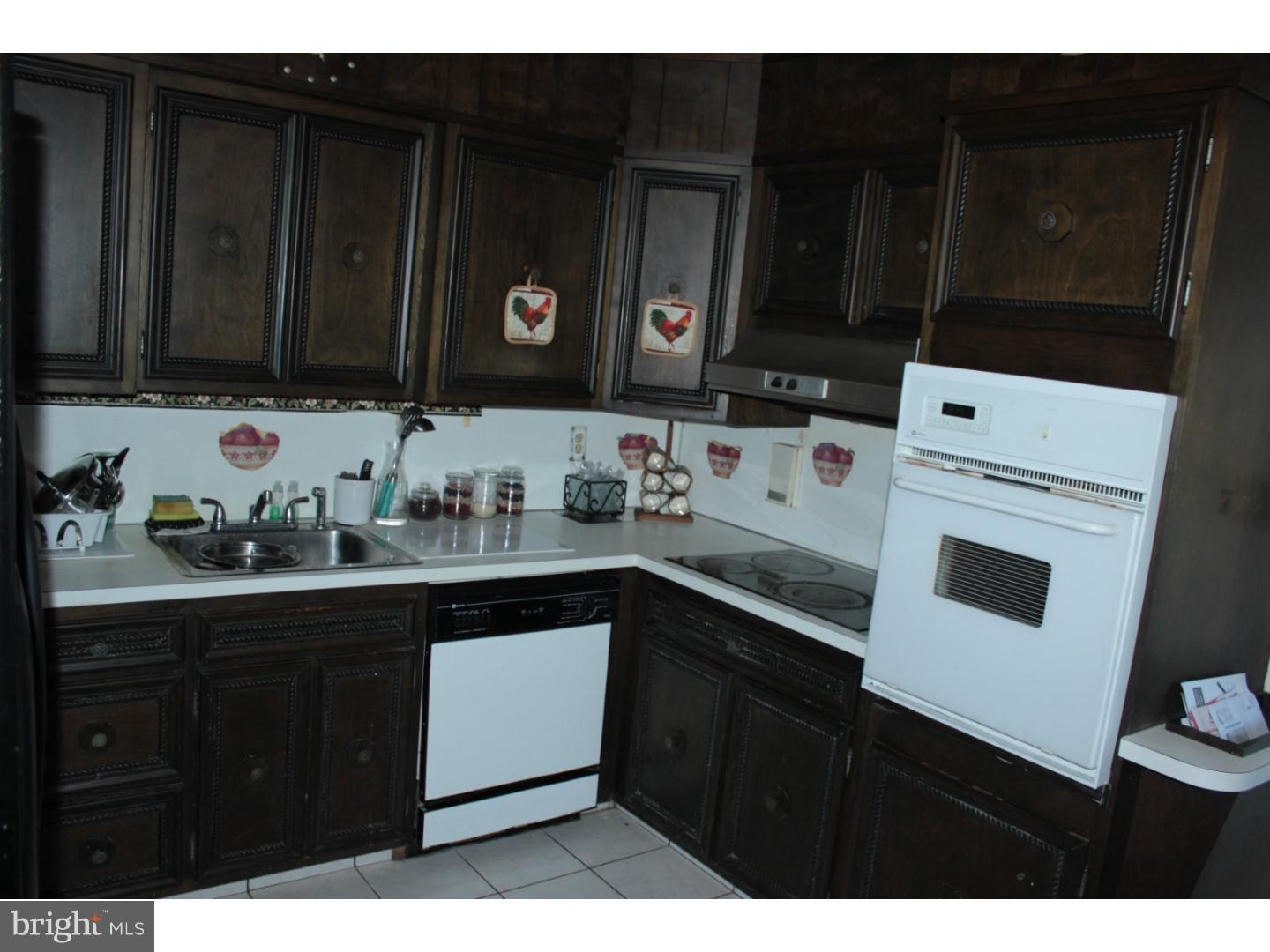 805 Philadelphia Avenue Reading, PA 19607 - Photo 2 of 12