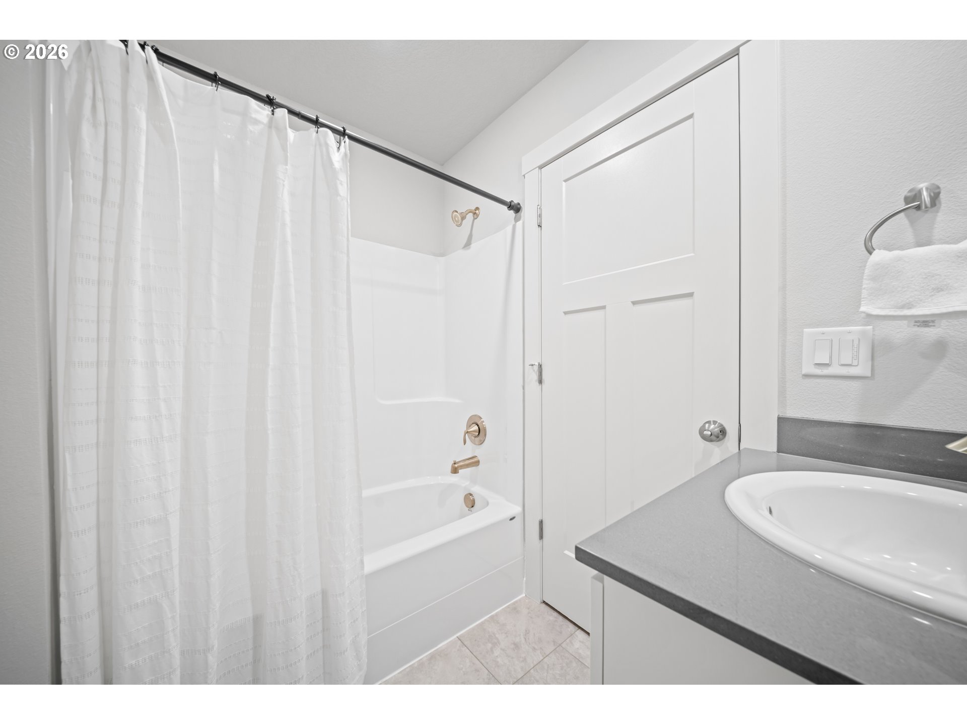 12043 Southeast High Creek Road, Unit E Happy Valley, OR 97086 - Photo 18 of 28 Bathroom