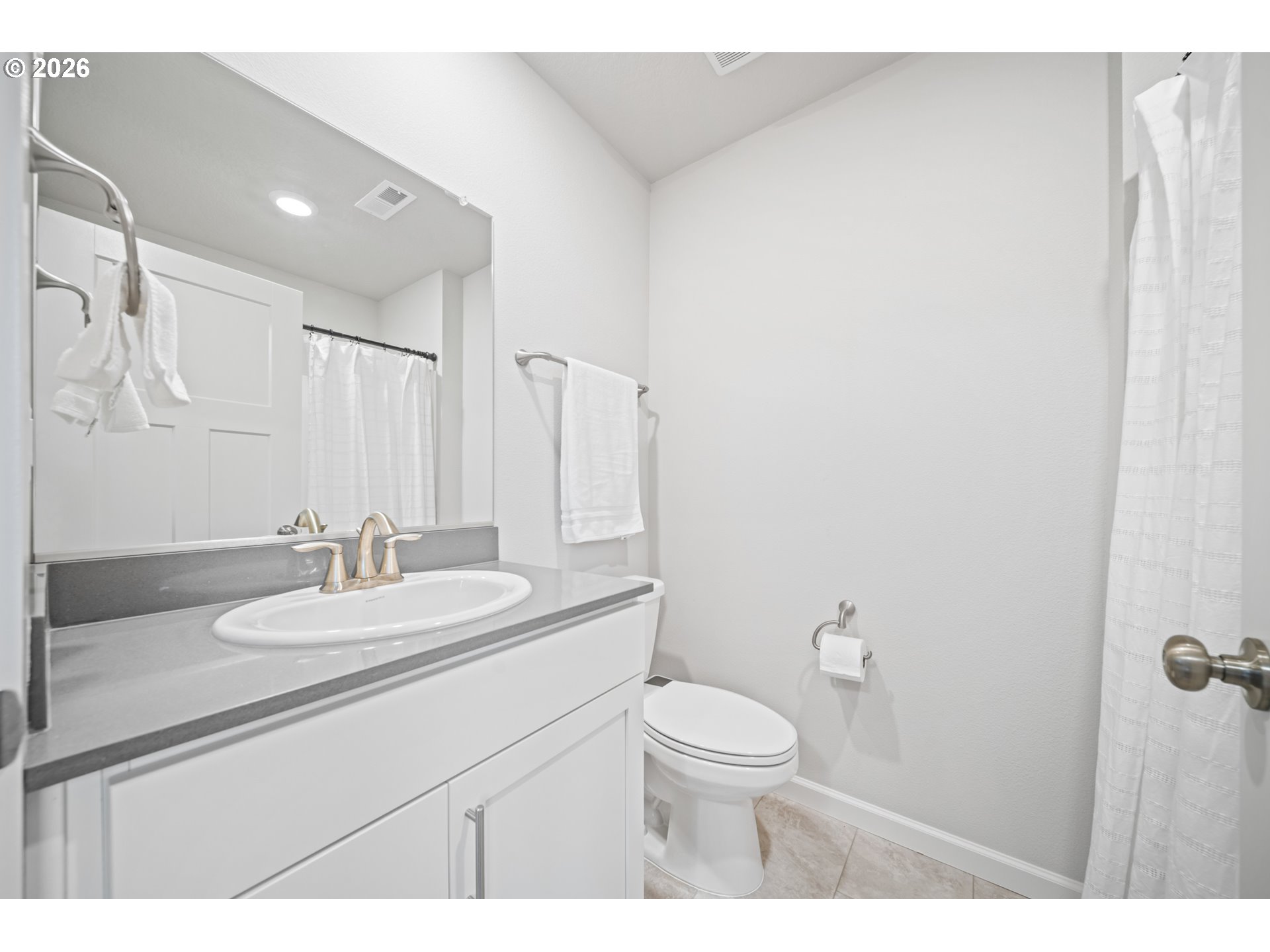 12043 Southeast High Creek Road, Unit E Happy Valley, OR 97086 - Photo 19 of 28 Bathroom