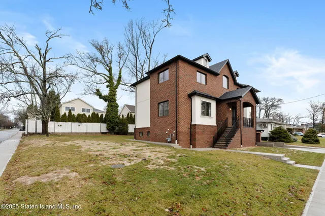 $2,088,000 | 69 Elmbank Street | Eltingville