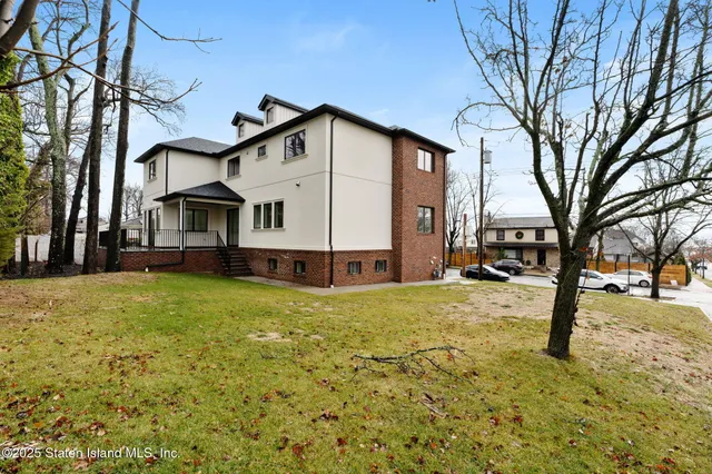 $2,088,000 | 69 Elmbank Street | Eltingville