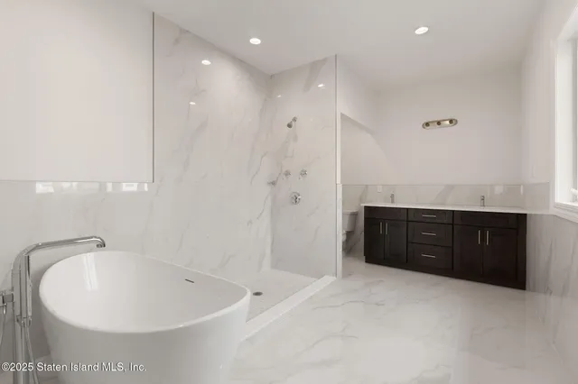 $2,088,000 | 69 Elmbank Street | Eltingville