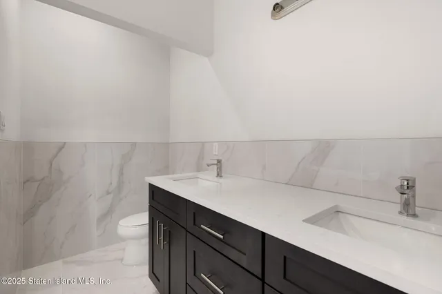 $2,088,000 | 69 Elmbank Street | Eltingville