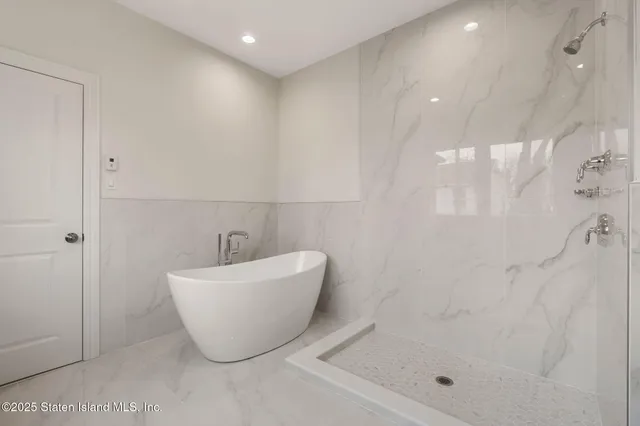 $2,088,000 | 69 Elmbank Street | Eltingville