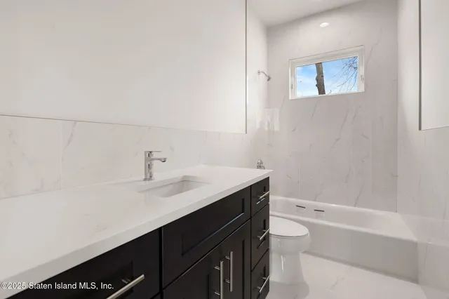 $2,088,000 | 69 Elmbank Street | Eltingville