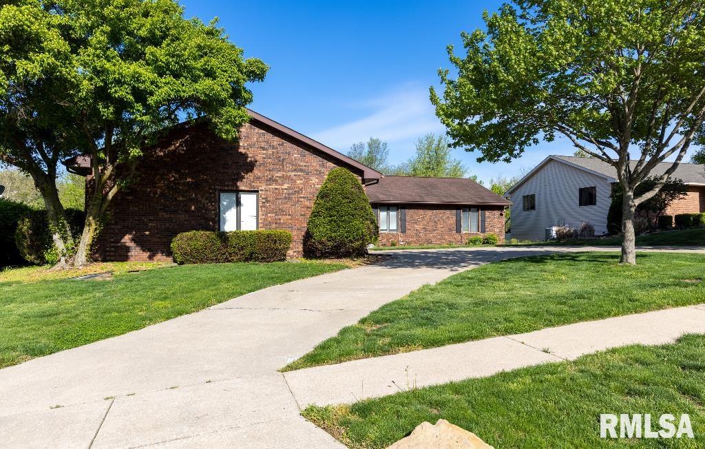 205 Thames River Road Springfield, IL 62711 - Photo 1 of 18