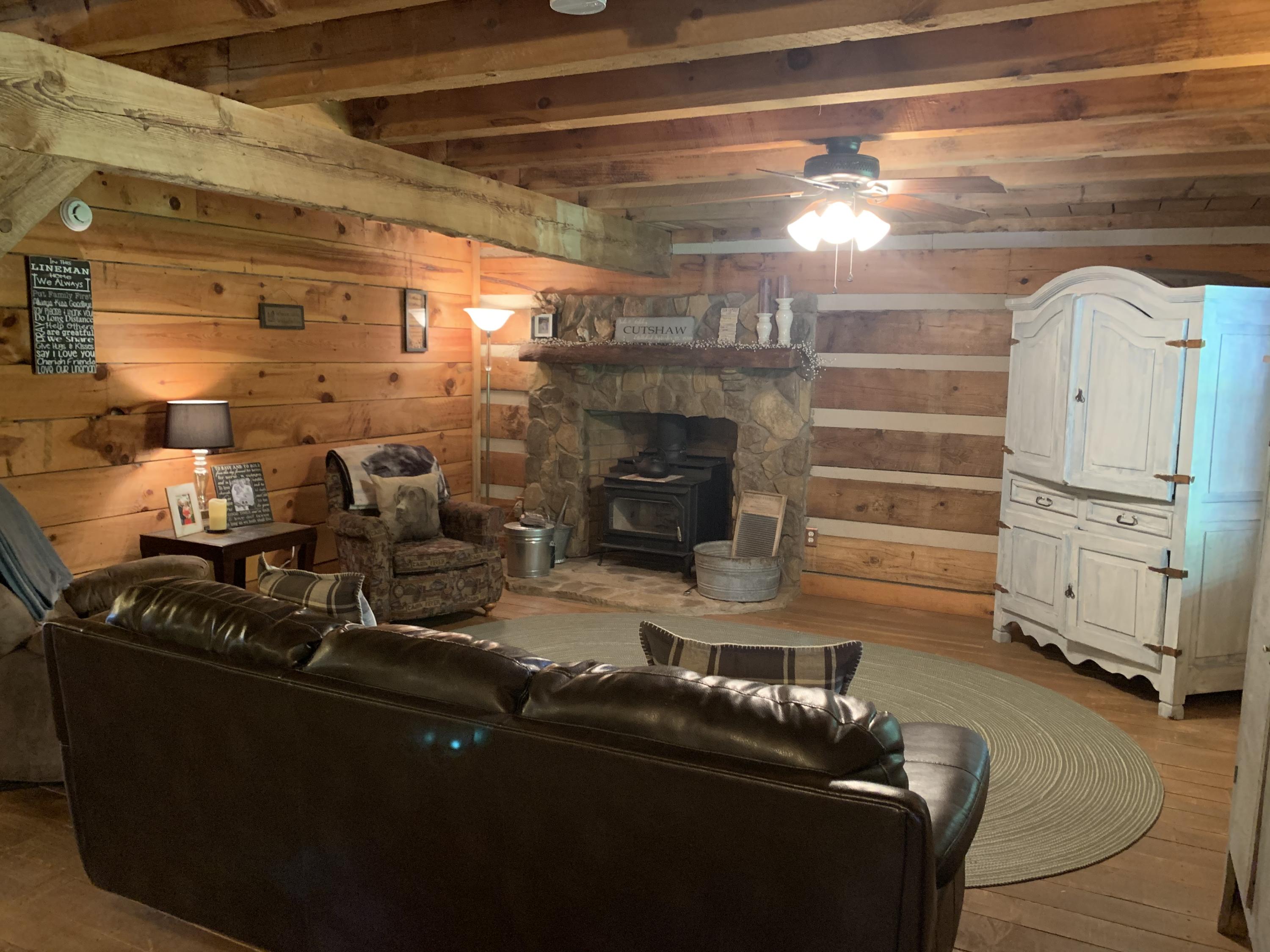125 Warrensburg Rd Access Greeneville, TN 37743 - Photo 8 of 28 Cozy living room