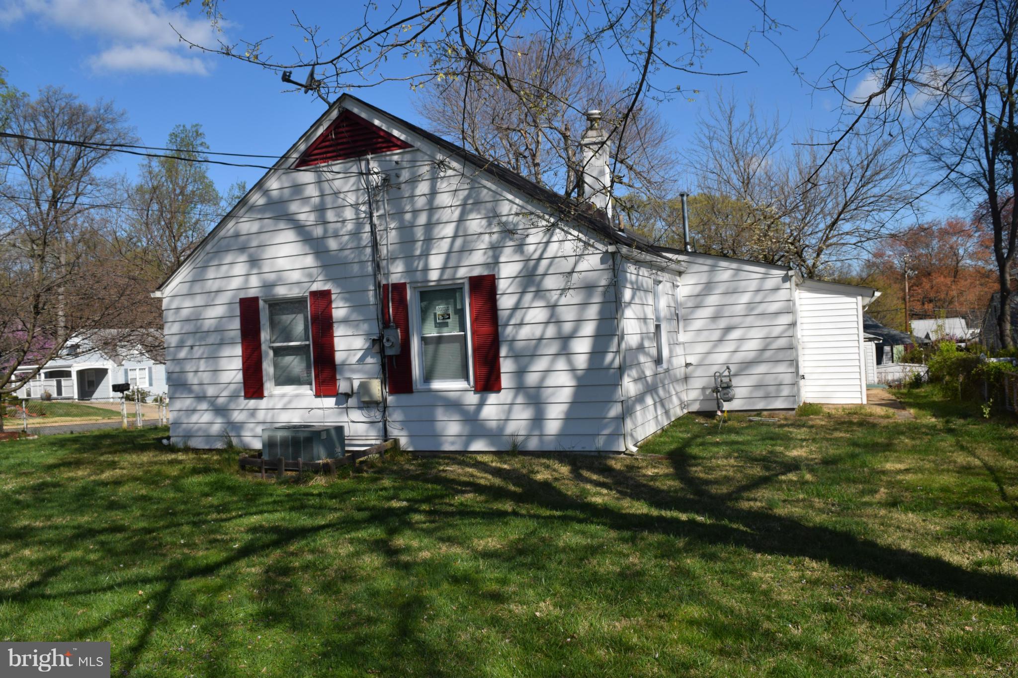 3137 Wayne Road Falls Church, VA 22042 - Photo 2 of 12 Exterior (SIDE VIEW)