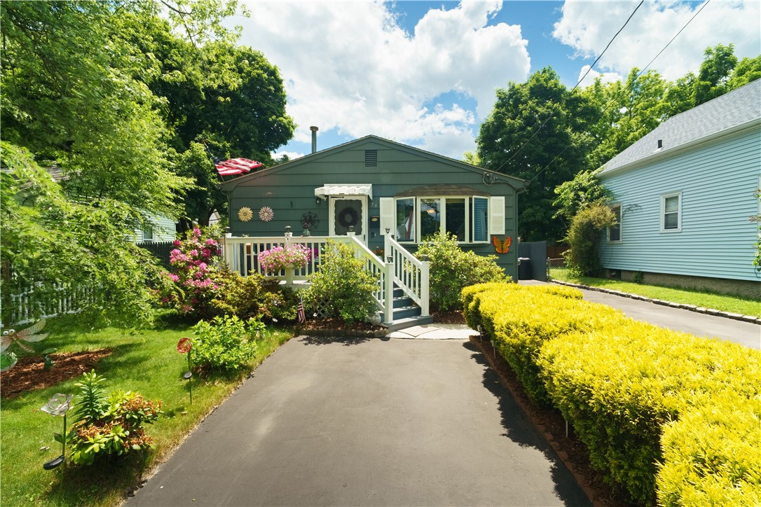 76 Vanderbilt Road Warwick, RI 02886 - Photo 1 of 22 Gallery Image 1