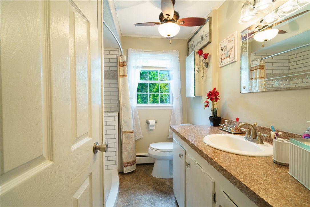 76 Vanderbilt Road Warwick, RI 02886 - Photo 8 of 22 Gallery Image 8