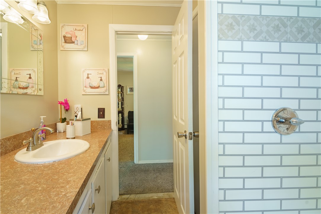 76 Vanderbilt Road Warwick, RI 02886 - Photo 9 of 22 Gallery Image 9