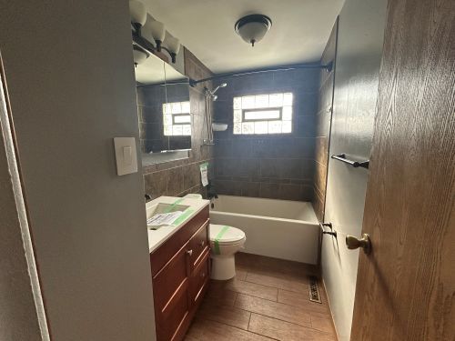 245 Robinson Drive Morris, IL 60450 - Photo 3 of 12 a bathroom with a granite countertop toilet a sink and bathtub