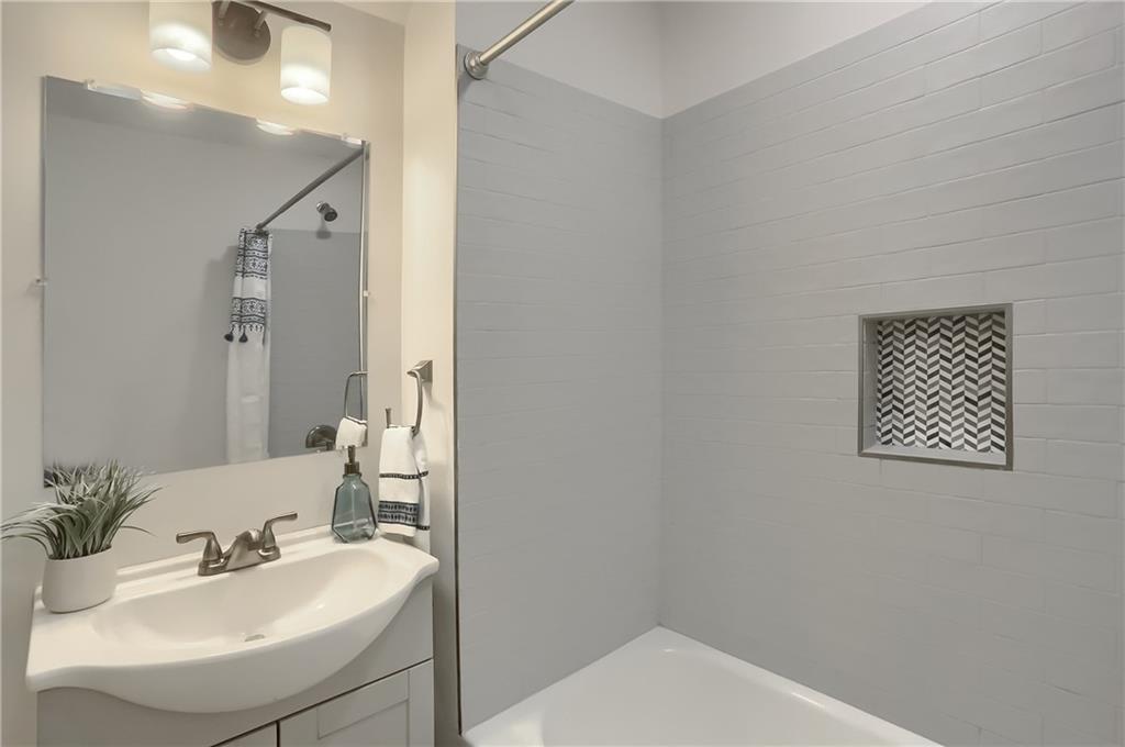 1255 Silver Lane McKees Rocks, PA 15136 - Photo 14 of 25