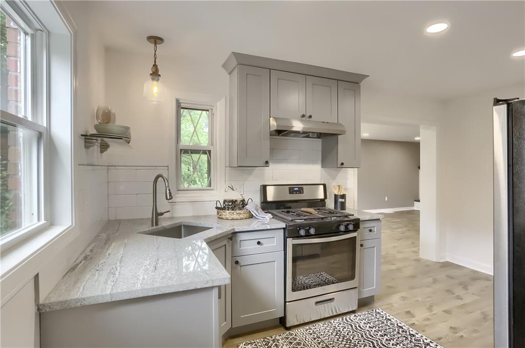 1255 Silver Lane McKees Rocks, PA 15136 - Photo 4 of 25