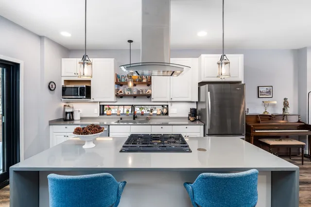 $595,000 | 3631 London Road, Duluth, MN 55804