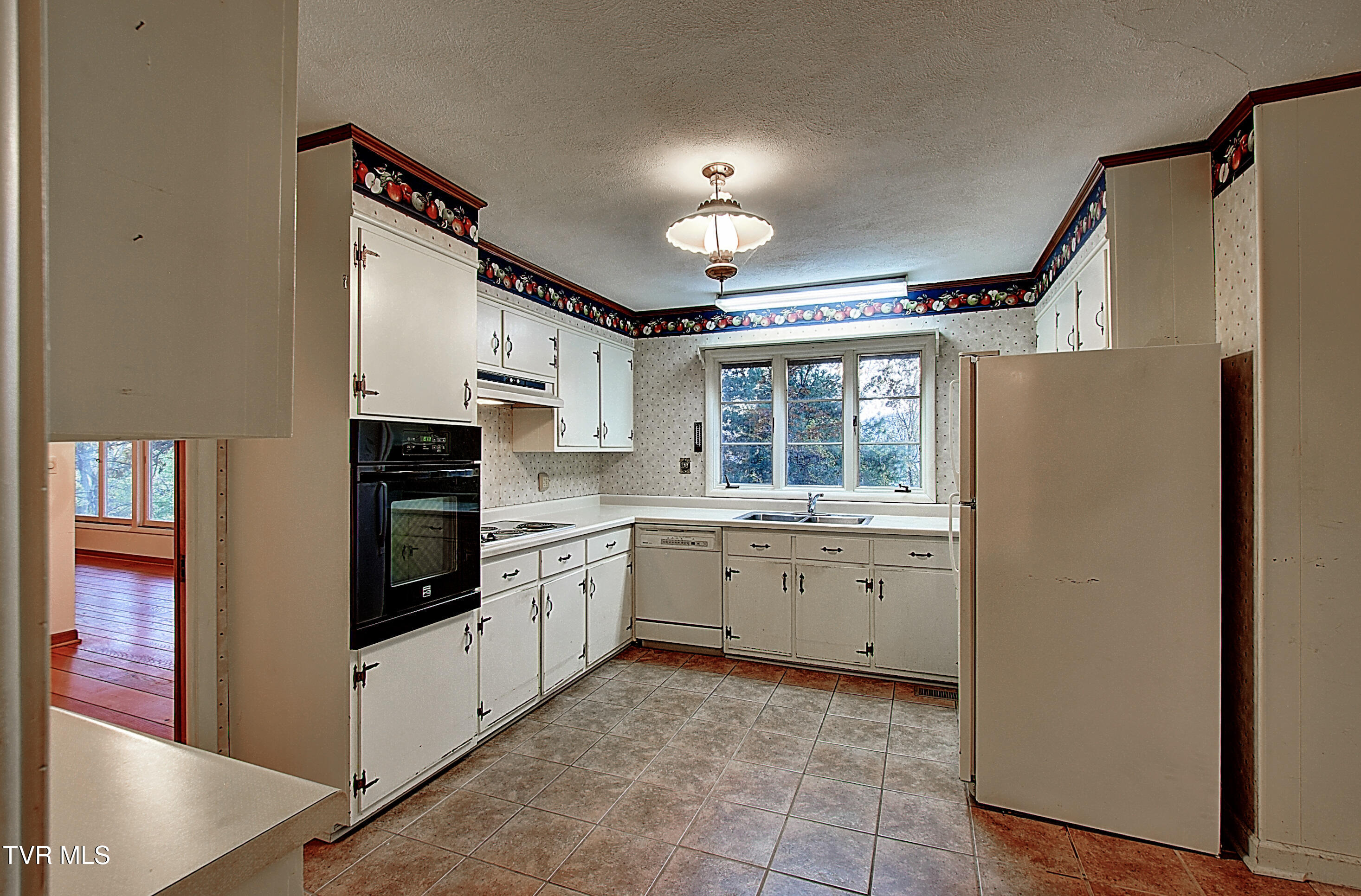 201 Ridgecrest Drive Elizabethton, TN 37643 - Photo 21 of 79 DSC_0163And8more