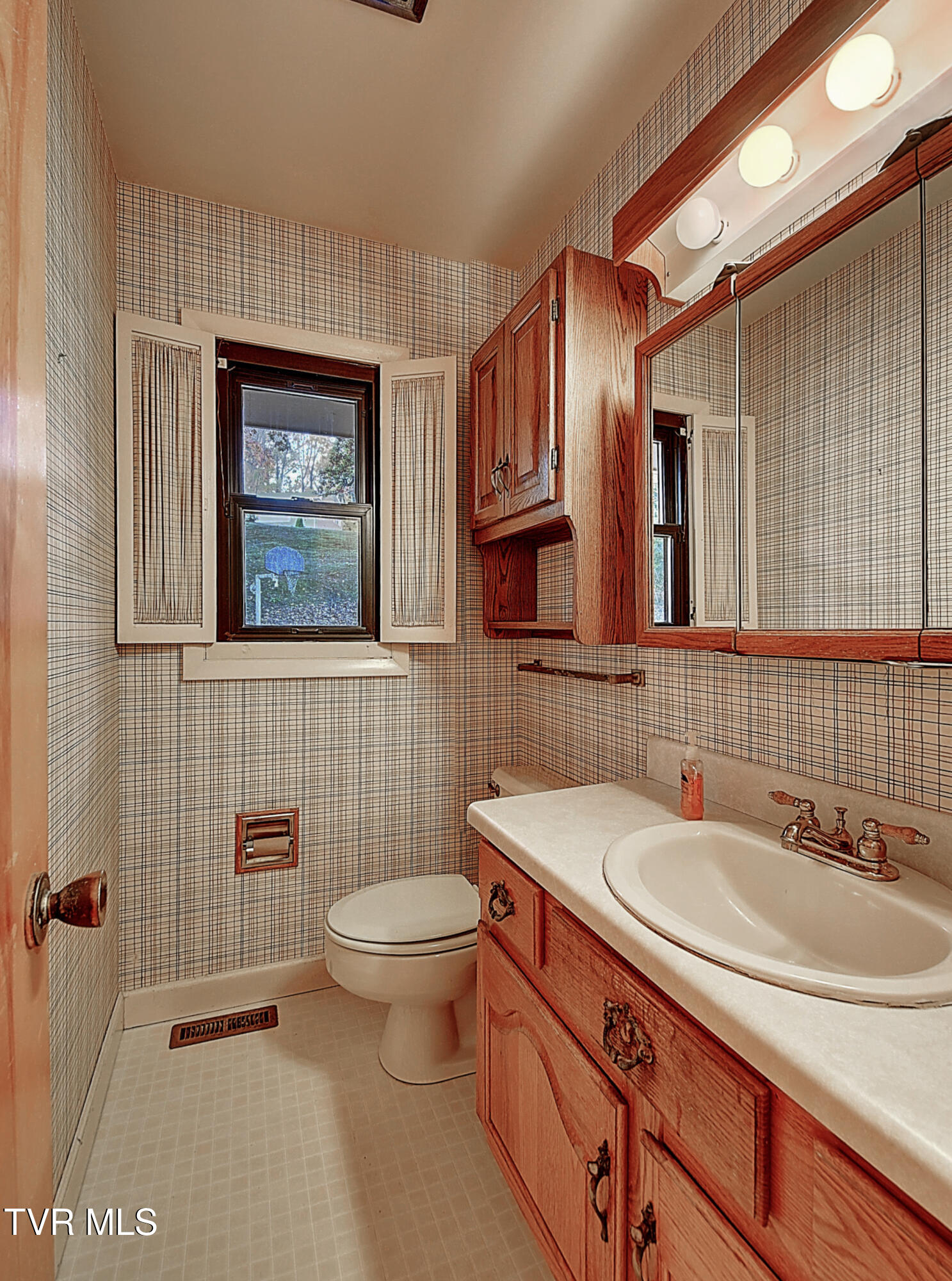 201 Ridgecrest Drive Elizabethton, TN 37643 - Photo 31 of 79 DSC_0370And8more_stitch
