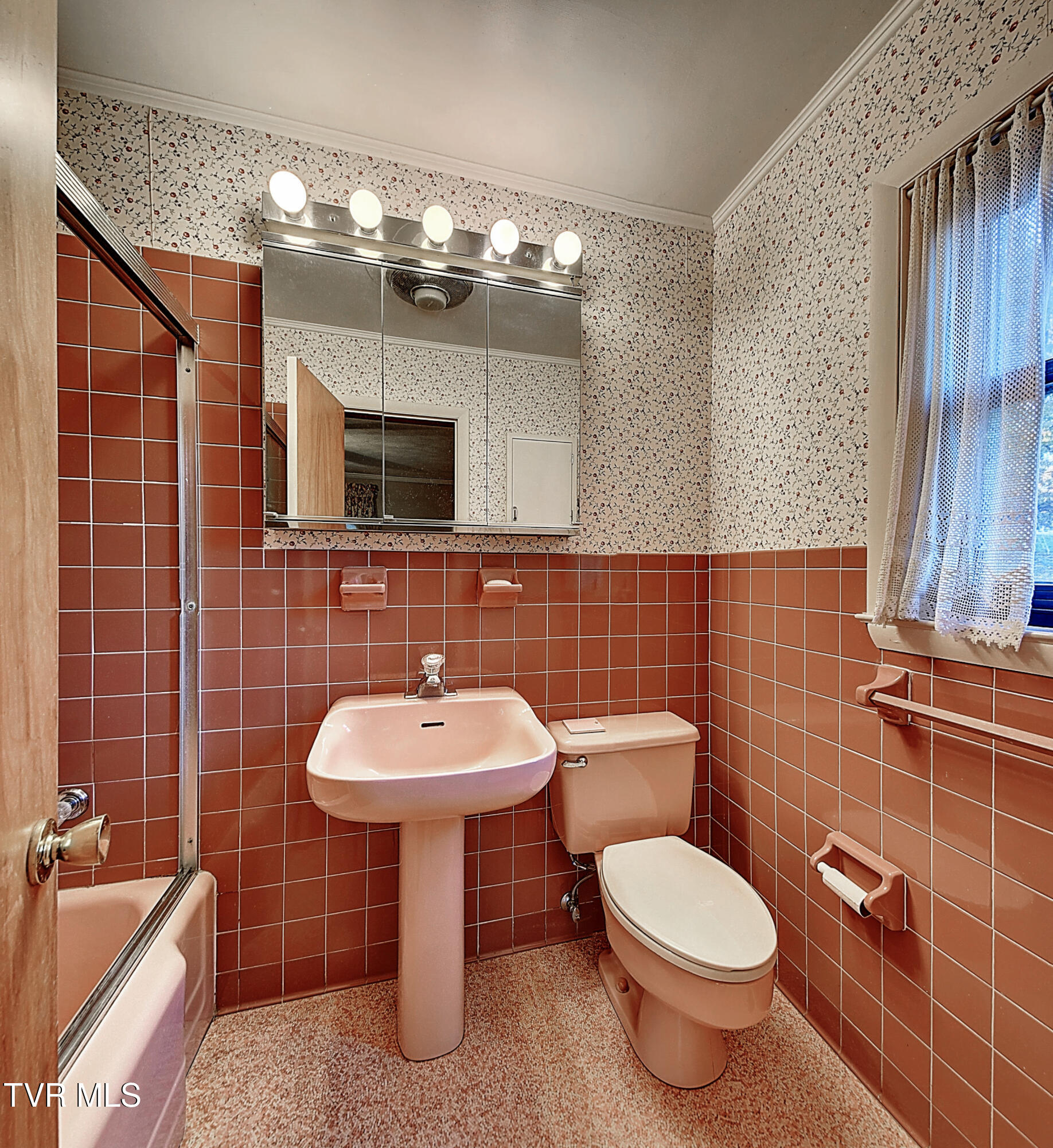 201 Ridgecrest Drive Elizabethton, TN 37643 - Photo 34 of 79 DSC_0442And8more_stitch